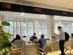 精準(zhǔn)對接師生實(shí)際需求 政務(wù)服務(wù)進(jìn)校園雙專場活動助力校園信息咨詢